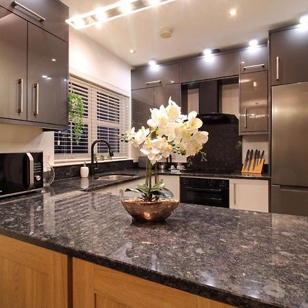בלפסט Nice 2 Bed House, Office, Wi-Fi, Free Parking מראה חיצוני תמונה