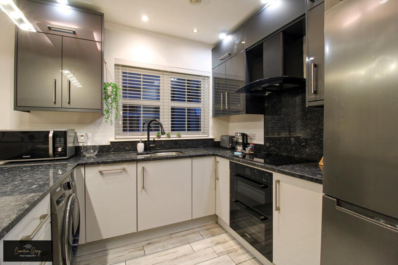 בלפסט Nice 2 Bed House, Office, Wi-Fi, Free Parking מראה חיצוני תמונה