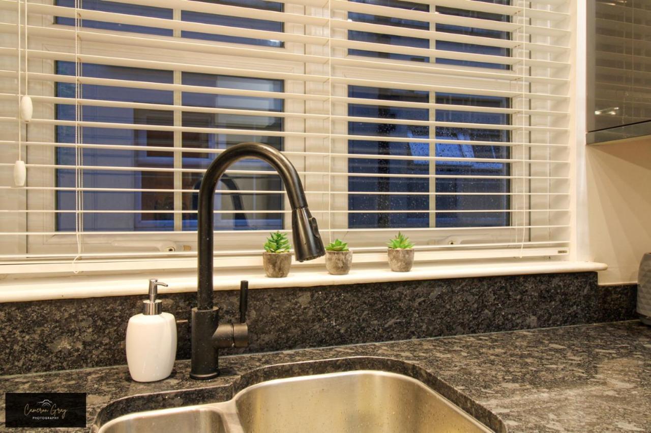 בלפסט Nice 2 Bed House, Office, Wi-Fi, Free Parking מראה חיצוני תמונה