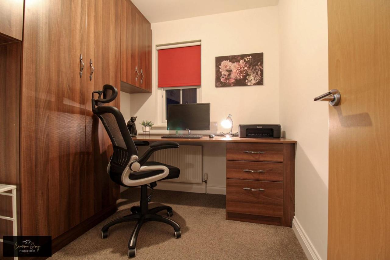 בלפסט Nice 2 Bed House, Office, Wi-Fi, Free Parking מראה חיצוני תמונה